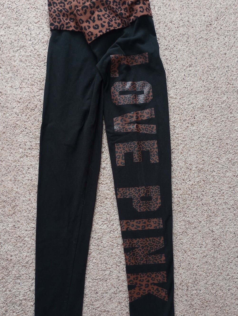 Cheetah Print Love Pink Victoria's Secret Leggings Medium - Picture 2 of 7